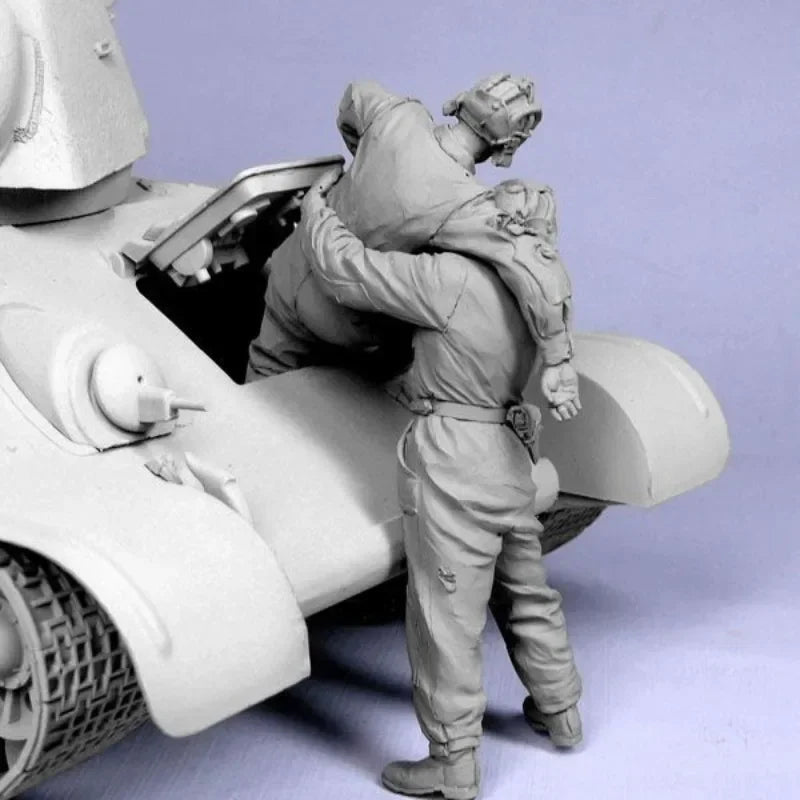 1/35 WWII German Panzer Crew Dismounting, 2 Figures, Resin Model Figure Kit, Unassembled and Unpainted