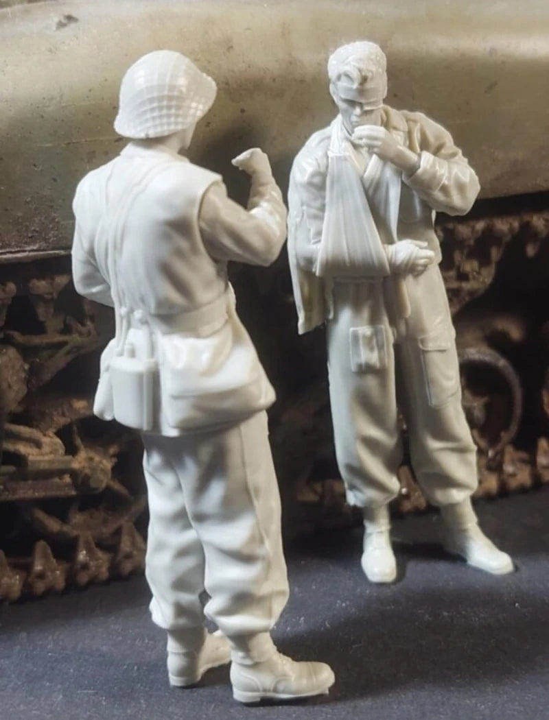 1/35 WWII British Paramedic, 2 Figures, Resin Model Figure Kit, Unassembled and Unpainted