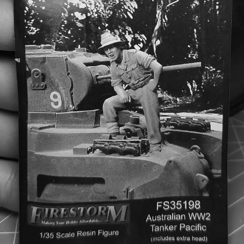 1/35 WWII Australian Tank Crewman, Resin Model Figure Kit, Unassembled and Unpainted