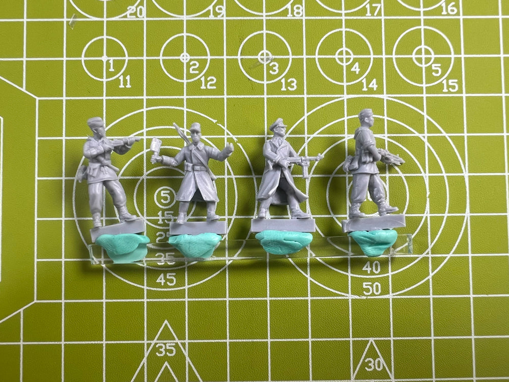 Modern 75mm Field Artillery, 4 Figures, Resin Model Figure Kit, Unassembled and Unpainted
