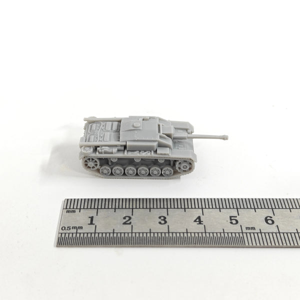1/144 WWII StuG III Ausf F, Resin Model Vehicle Kit, Unassembled and Unpainted