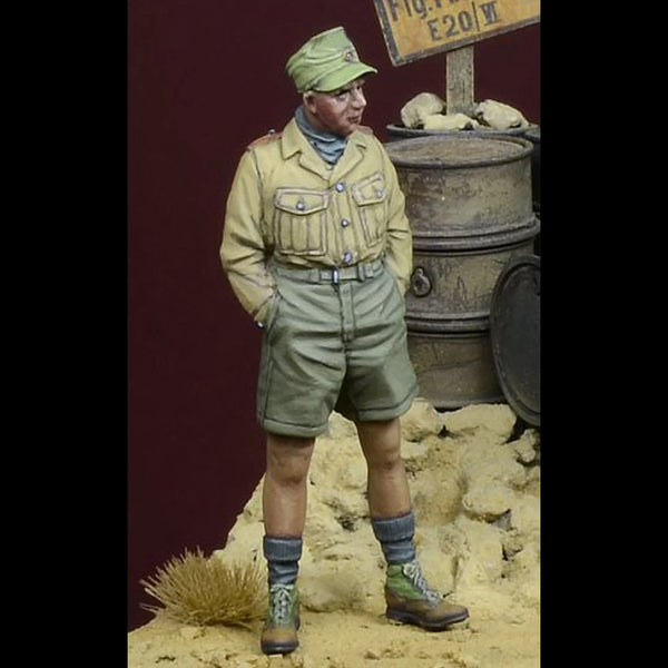 1/35 WWII German DAK Soldier in Shorts, Resin Model Figure Kit, Unassembled and Unpainted