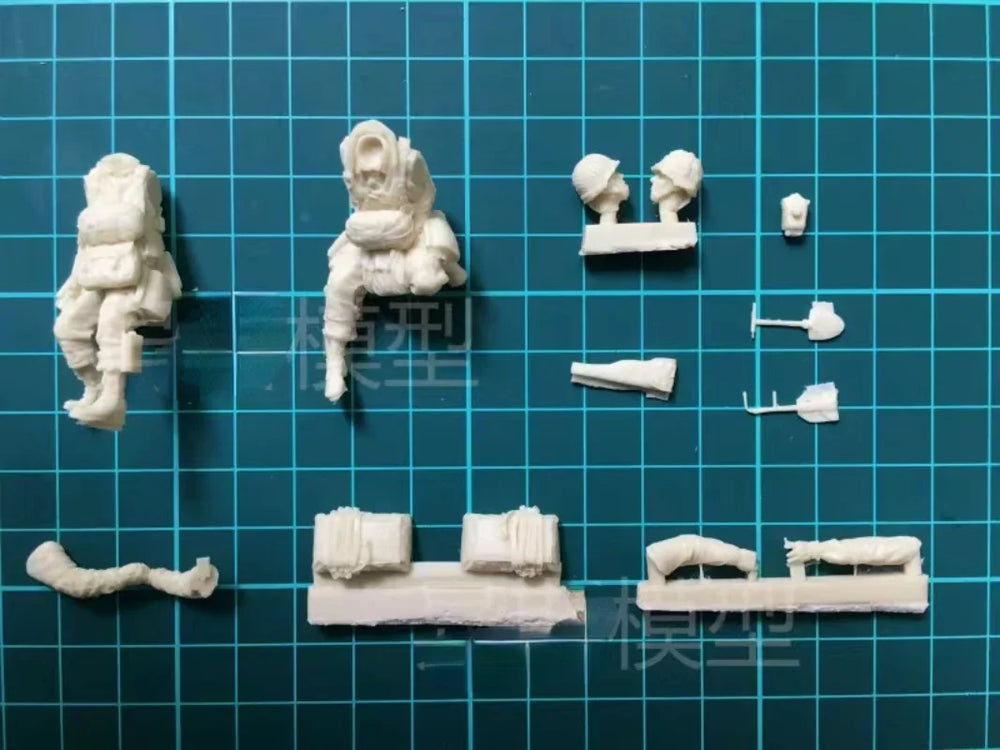 1/35 WWII US Airborne Soldiers Assaulting, 2 Figures, Resin Model Figure Kit, Unassembled and Unpainted