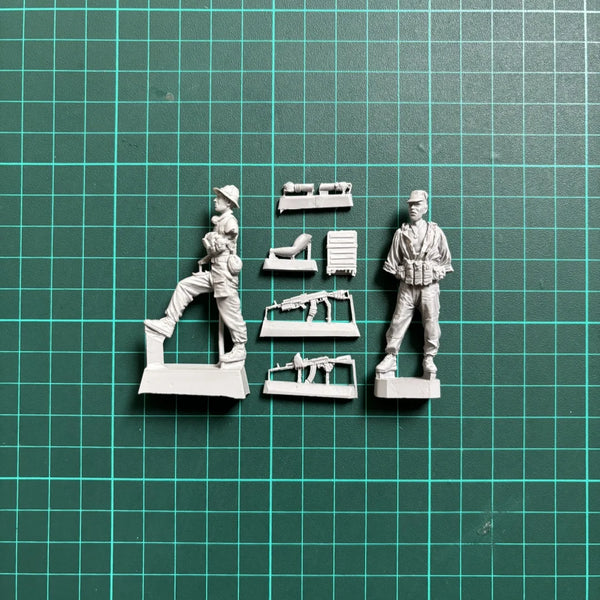 1/35 Cold War Soviet VDV Paratroopers, 3 Figures, Resin Model Figure Kit, Unassembled and Unpainted