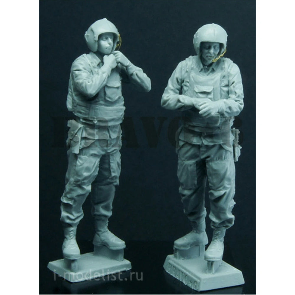 1/35 Modern US Infantry Team Communicating, 2 Figures, Resin Model Figure Kit, Unassembled and Unpainted