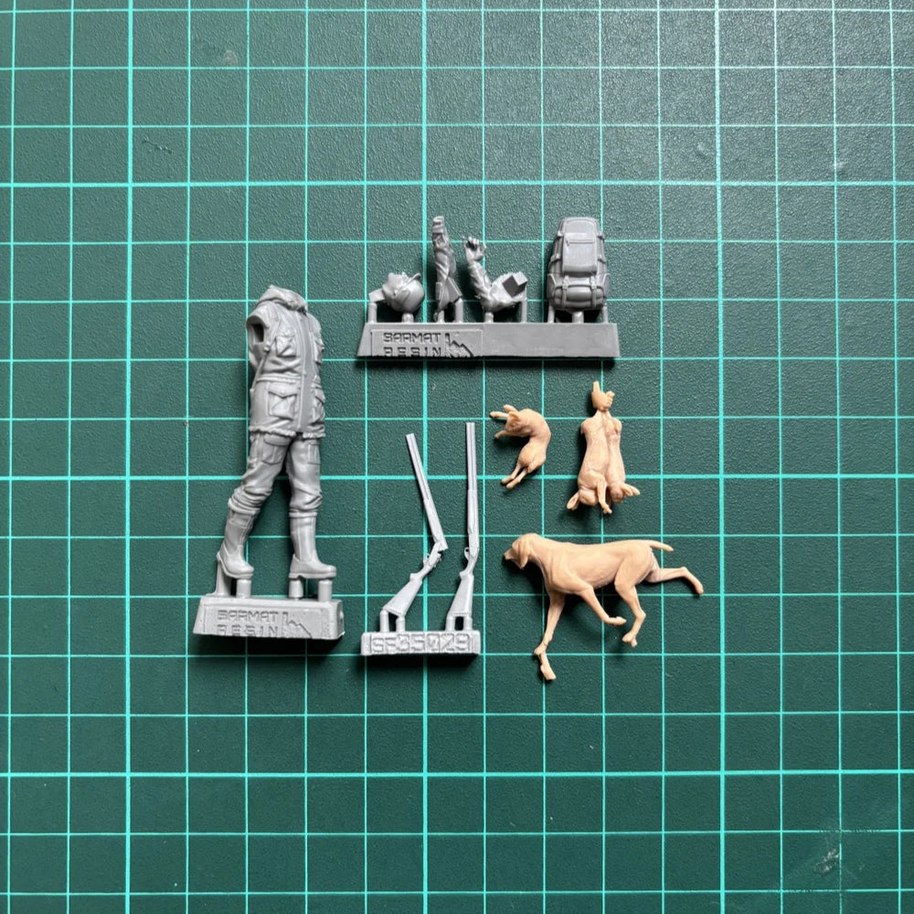 1/35 Modern Tactical Soldiers with Working Dogs, 5 Figures, Resin Model Figure Kit, Unassembled and Unpainted