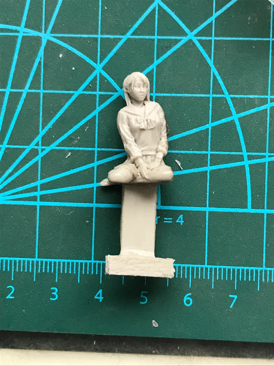 1/35 Schoolgirl in Sailor Uniform, Resin Model Figure Kit, Anime Theme, Unassembled and Unpainted