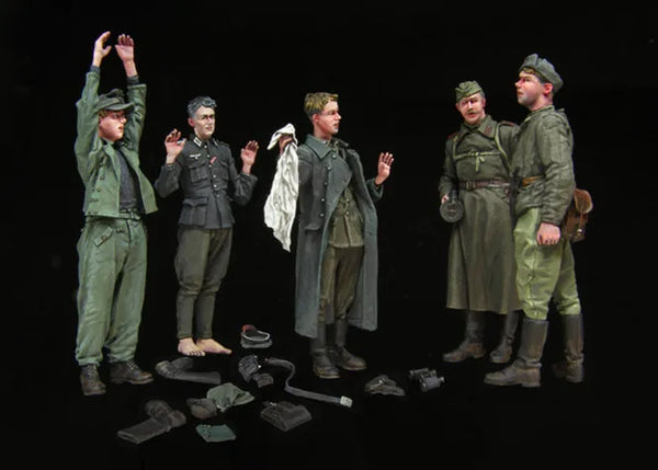 1/35 WWII German Officers & NCOs with Orders, 9 Figures, Resin Model Figure Kit, Unassembled and Unpainted