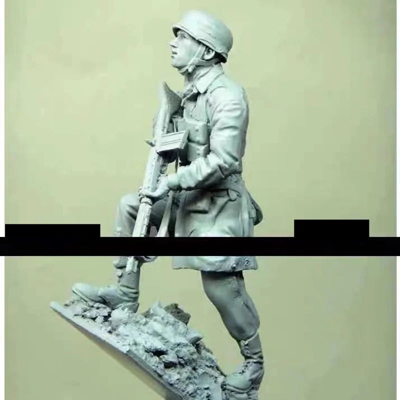 1/16 WWII Soldier with Rifle, Resin Model Figure Kit, Unassembled and Unpainted