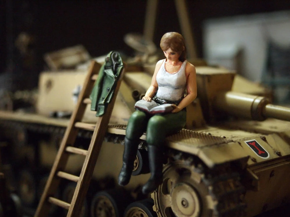 1/35 Modern Female Tactical Team, 2 Figures, Resin Model Figure Kit, Unassembled and Unpainted