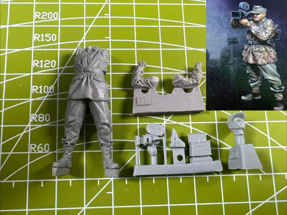 1/35 Modern Photographer, Resin Model Figure Kit, Unassembled and Unpainted
