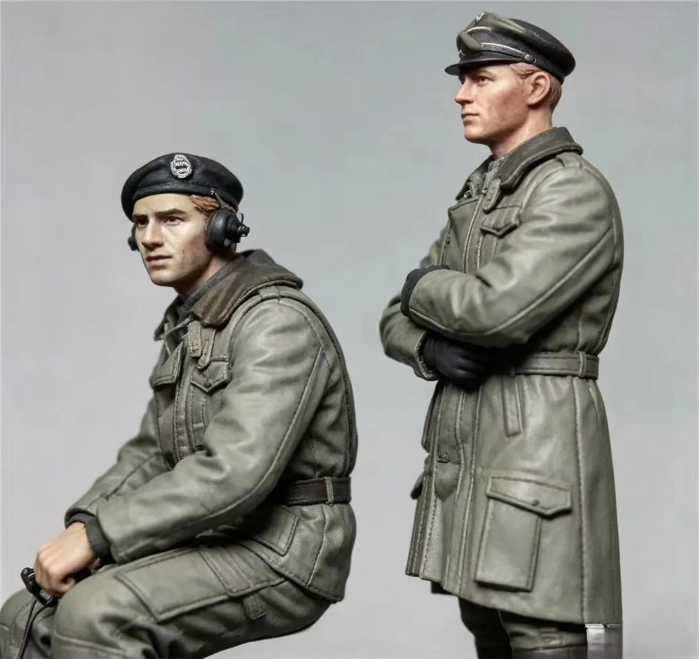 1/35 WWII German Soldiers in Field Uniform, 2 Figures, Resin Model Figure Kit, Unassembled and Unpainted