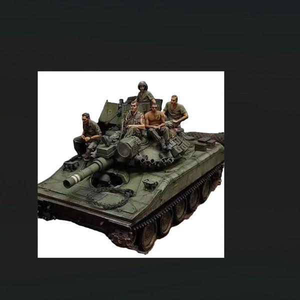 1/35 WWII Soviet T-34 Tank with Standing Crew, 5 Figures, Resin Model Figure Kit, Unassembled and Unpainted