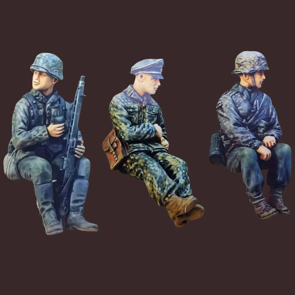 1/35 WWII Soldiers with Steel Helmets, 3 Figures, Resin Model Figure Kit, Unassembled and Unpainted