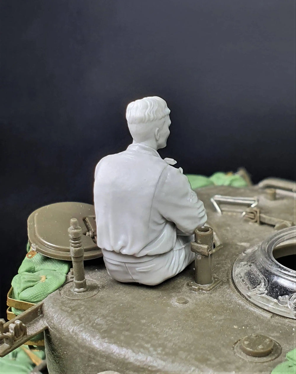 1/35 Modern Military Seated Soldier, Resin Model Figure Kit, Unassembled and Unpainted