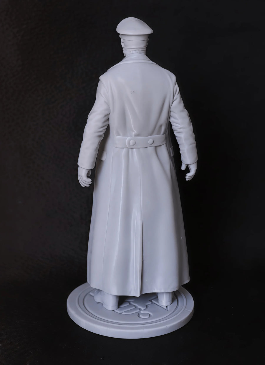 Modern Military Commander in Coat 1/18 Resin Figure Kit - resin model view 2