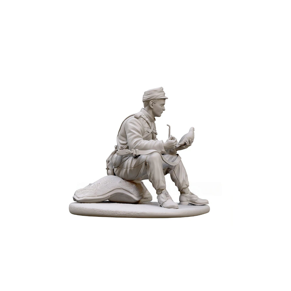 75mm WWII Infantry Messenger with Dove, 2 Figures, Resin Model Figure Kit, Unassembled and Unpainted