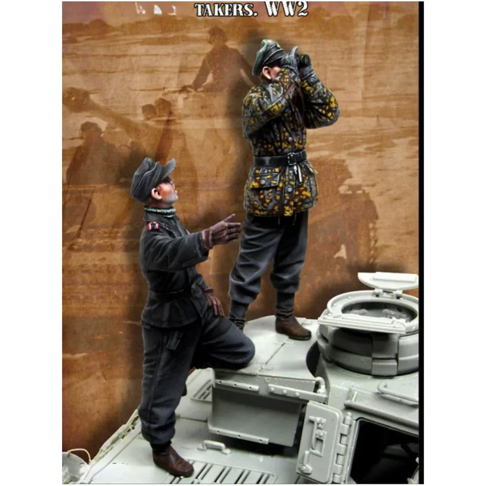 1/35 WWII German Panzer Crew with Binocular Commander, 5 Figures, Resin Model Figure Kit, Unassembled and Unpainted