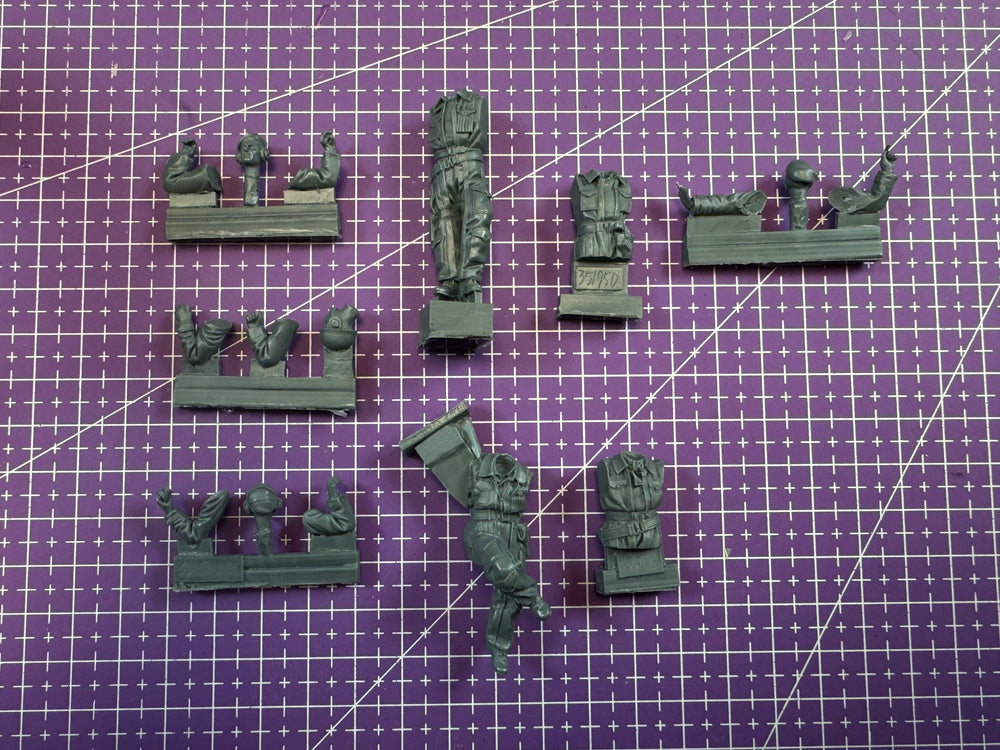 1/35 WWII German Panzer Crew with Mounted Gun, 5 Figures, Resin Model Figure Kit, Unassembled and Unpainted