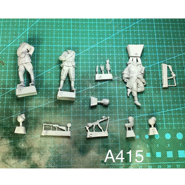 1/35 WWII Soviet Infantry Squad in Combat Positions, 4 Figures, Resin Model Figure Kit, Unassembled and Unpainted