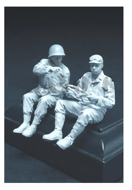 1/35 WWII U.S. Soldiers, 2 Figures, Resin Model Figure Kit, Unassembled and Unpainted