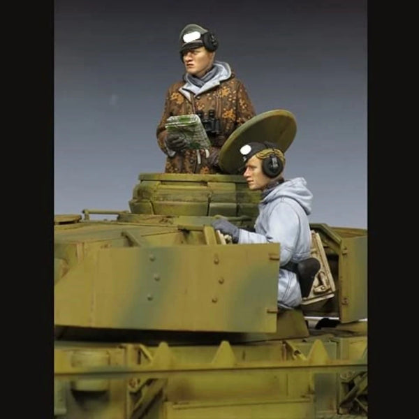 1/35 WWII German Tank Crew Winter Coats, 4 Figures, Resin Model Figure Kit, Unassembled and Unpainted