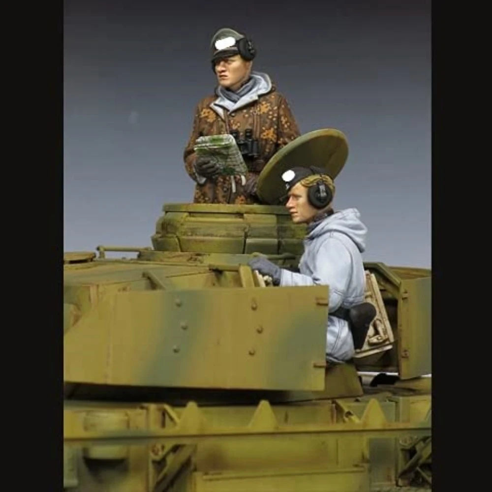 1/35 WWII German Tank Crew Winter Coats, 4 Figures, Resin Model Figure Kit, Unassembled and Unpainted