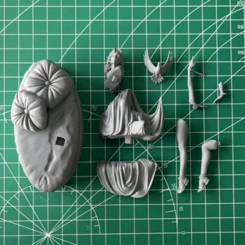 1/24 Classical Woman with Doves, Resin Model Figure Kit, Unassembled and Unpainted
