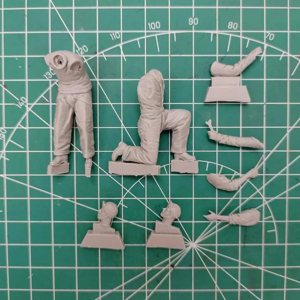 1/32 WWII USAAF Ground Crew, Resin Model Figure Kit, Unassembled and Unpainted