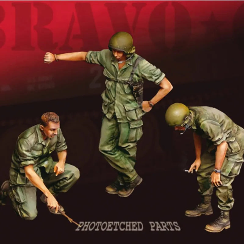1/35 WWII US Infantry Squad Assaulting, 3 Figures, Resin Model Figure Kit, Unassembled and Unpainted
