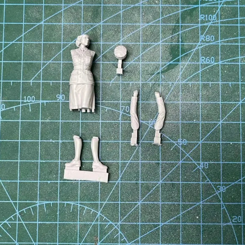 1/35 WWII British Female Officer, Resin Model Figure Kit, Unassembled and Unpainted