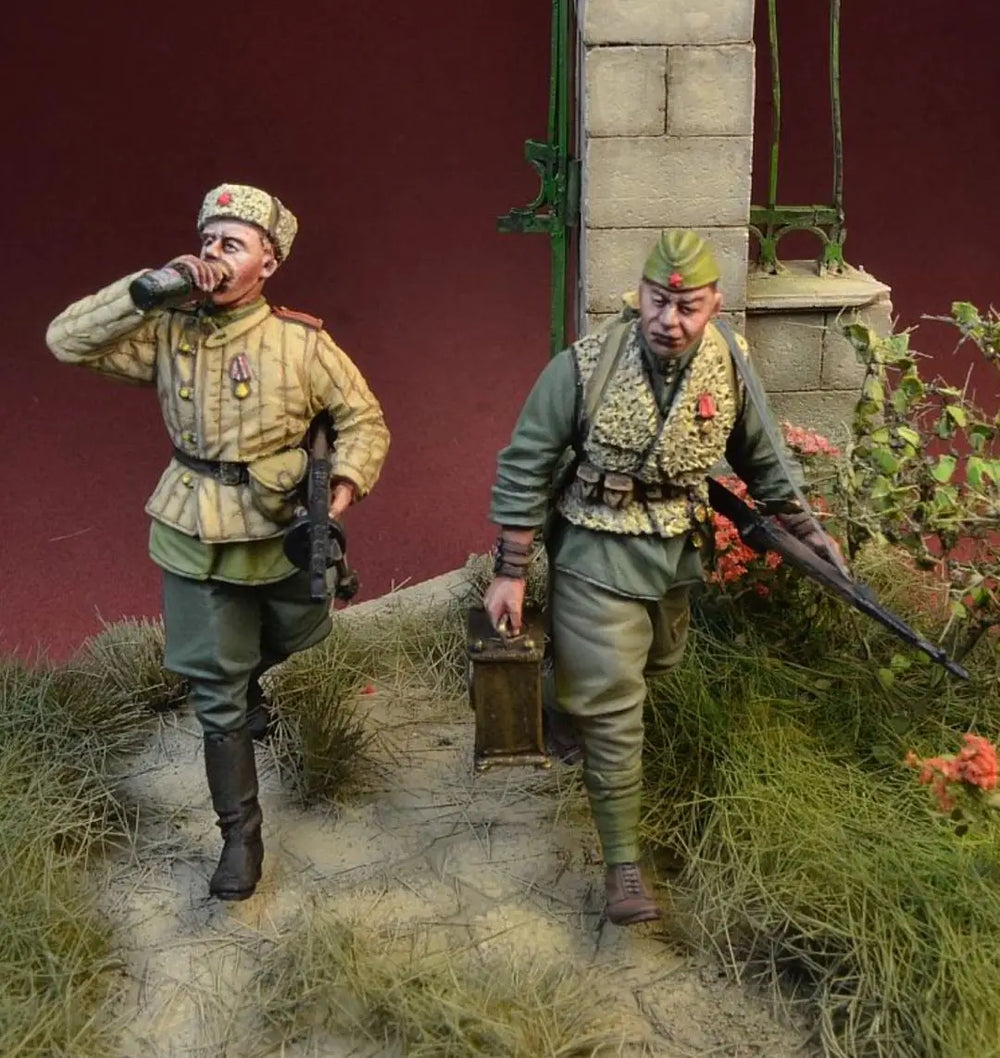 1/35 WWII German Squad Assaulting Village, 4 Figures, Resin Model Figure Kit, Unassembled and Unpainted