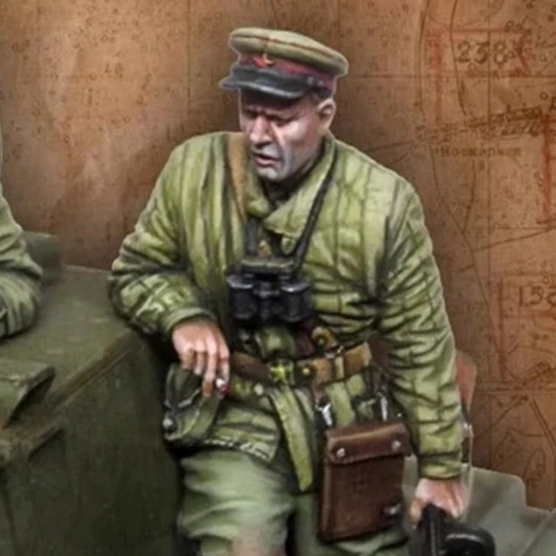 1/35 WWII Soviet Officer Advancing with PPSh-41, Resin Model Figure Kit, Unassembled and Unpainted