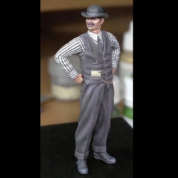 1/35 WWII Era Civilian Businessman, Resin Model Figure Kit, Unassembled and Unpainted