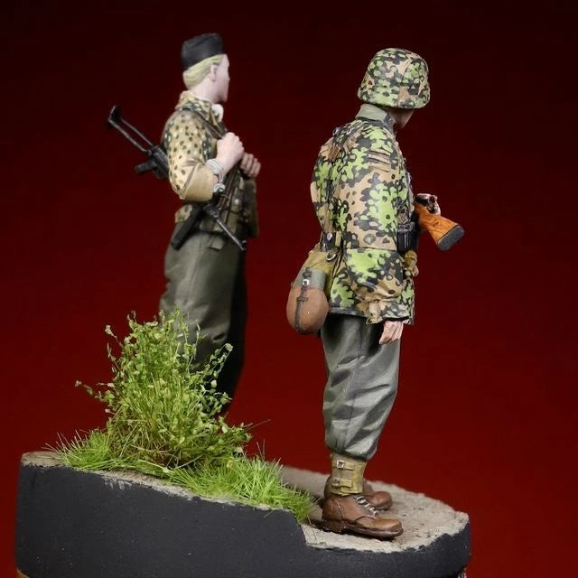 1/35 WWII German Infantry Splinter Camo Squad, 2 Figures, Resin Model Figure Kit, Unassembled and Unpainted