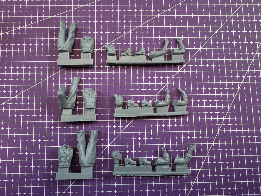 1/35 WWII Aircraft Maintenance Crew, 3 Figures, Resin Model Figure Kit, Unassembled and Unpainted