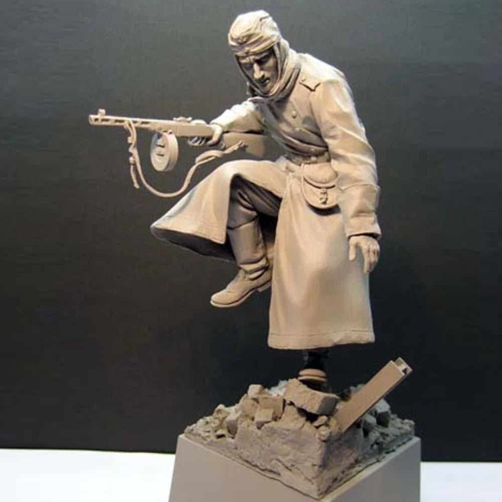 1/16 WWII German MG42 Gunner in Greatcoat, Resin Model Figure Kit, Unassembled and Unpainted