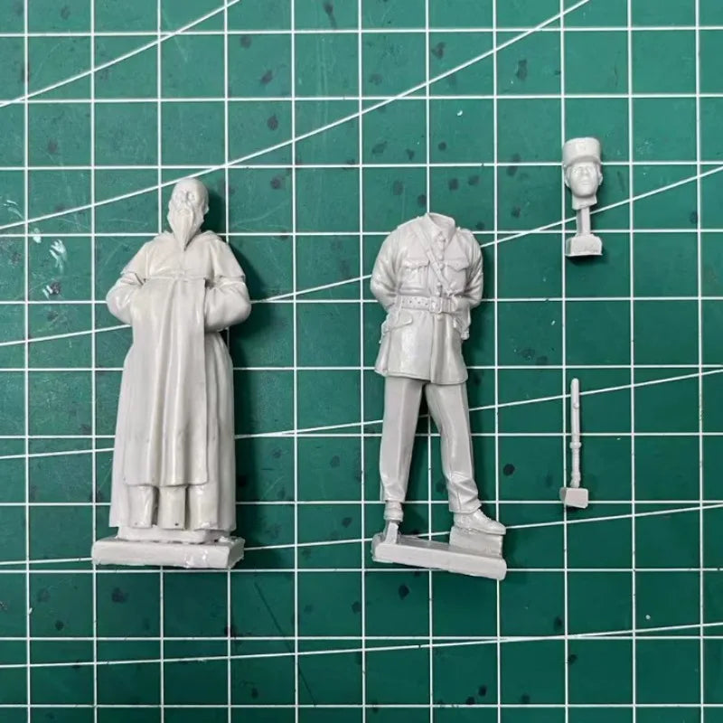 1/35 Cold War Monk & Officer, 2 Figures, Resin Model Figure Kit, Unassembled and Unpainted