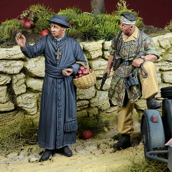 1/35 WWII Soldier and Priest, 2 Figures, Resin Model Figure Kit, Unassembled and Unpainted