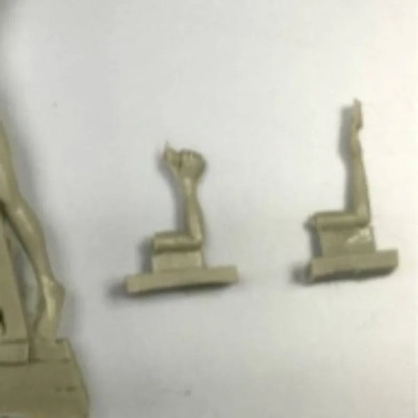 1/35 Modern Female Sunbathing Raised Arm, Resin Model Figure Kit, Unassembled and Unpainted
