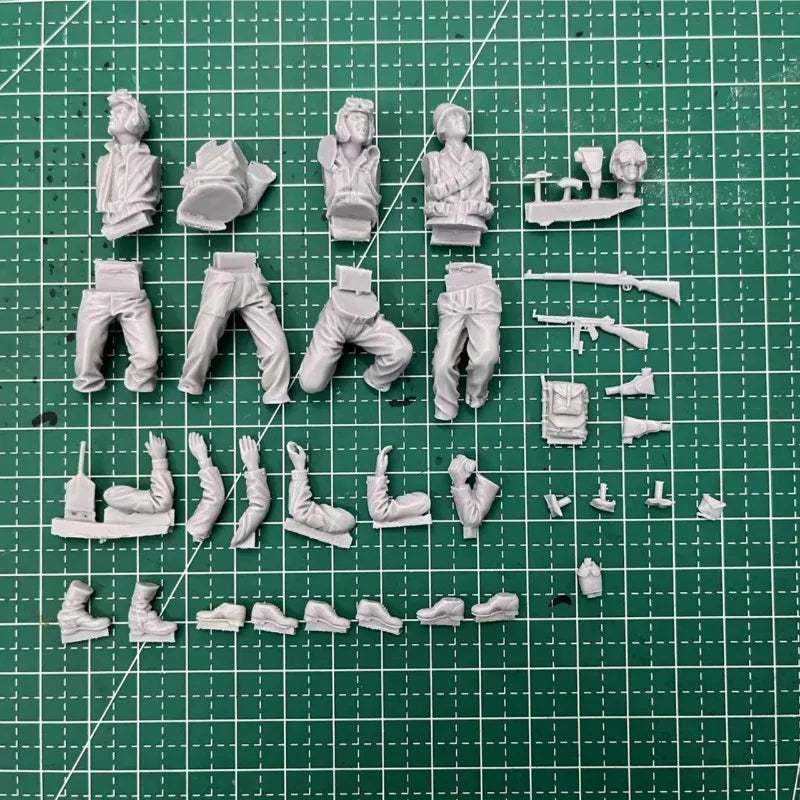 1/35 WWII U.S. Army Tank Crew, 4 Figures, Resin Model Figure Kit, Unassembled and Unpainted