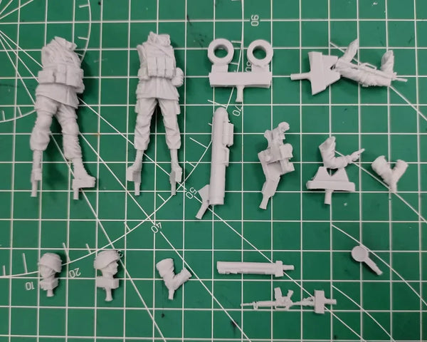 1/35 Modern Ukrainian Soldiers, 2 Figures, Resin Model Figure Kit, Unassembled and Unpainted