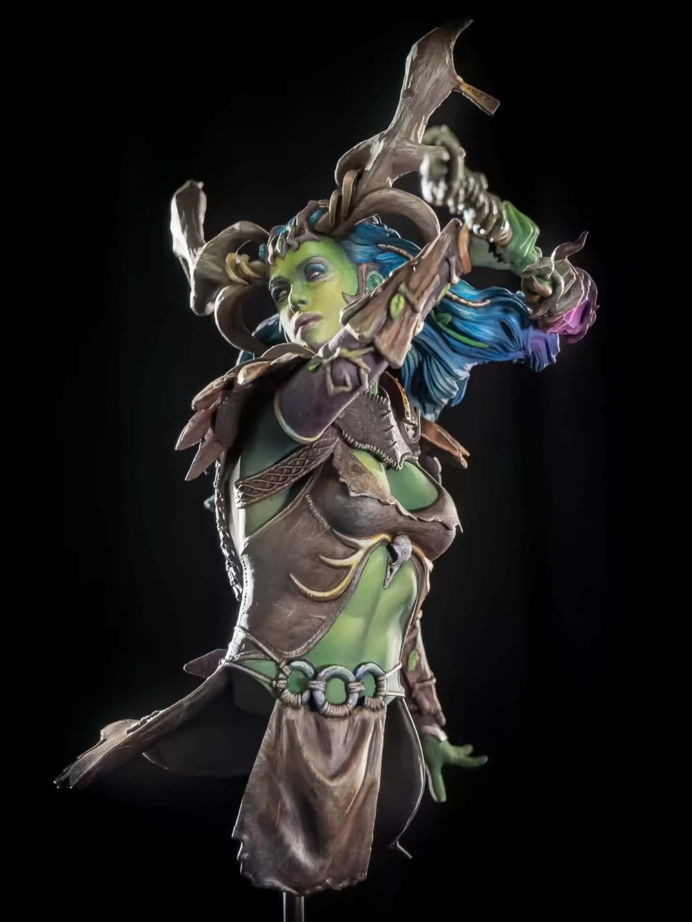 1/12 Elf Warrior with Blue Hair and Greatsword, Resin Model Figure Kit, Fantasy Theme, Unassembled and Unpainted