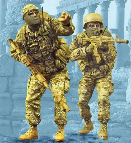 1/35 Modern Soldiers Desert Camouflage, 2 Figures, Resin Model Figure Kit, Unassembled and Unpainted