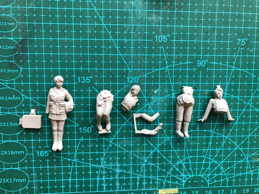 1/35 WWI Female Ambulance Attendant, Resin Model Figure Kit, Unassembled and Unpainted