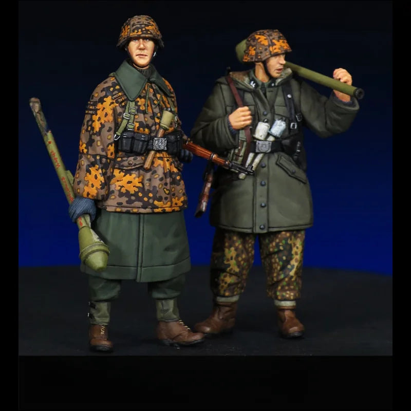 1/35 WWII German Soldier Camouflage Uniform, Resin Model Figure Kit, Unassembled and Unpainted