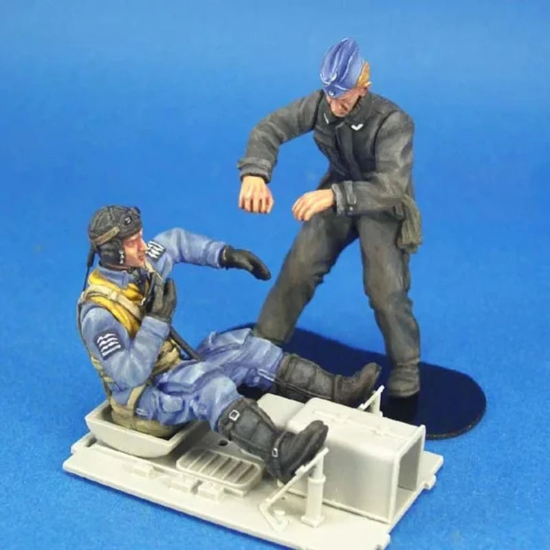 1/24 WWII German Luftwaffe Pilot & Soldier, 2 Figures, Resin Model Figure Kit, Unassembled and Unpainted