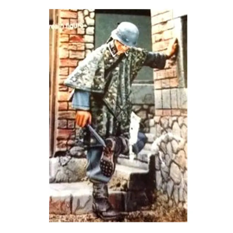 1/35 WWII Soviet Soldier Urban Assault, Resin Model Figure Kit, Unassembled and Unpainted
