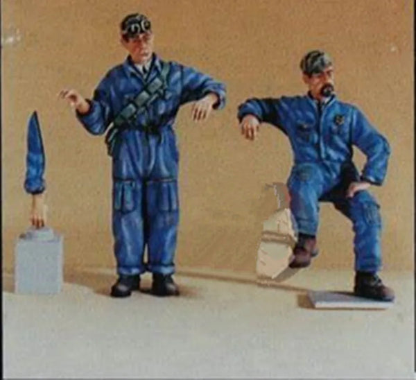 1/35 WWII Soviet Officer Commanding Attack, 2 Figures, Resin Model Figure Kit, Unassembled and Unpainted