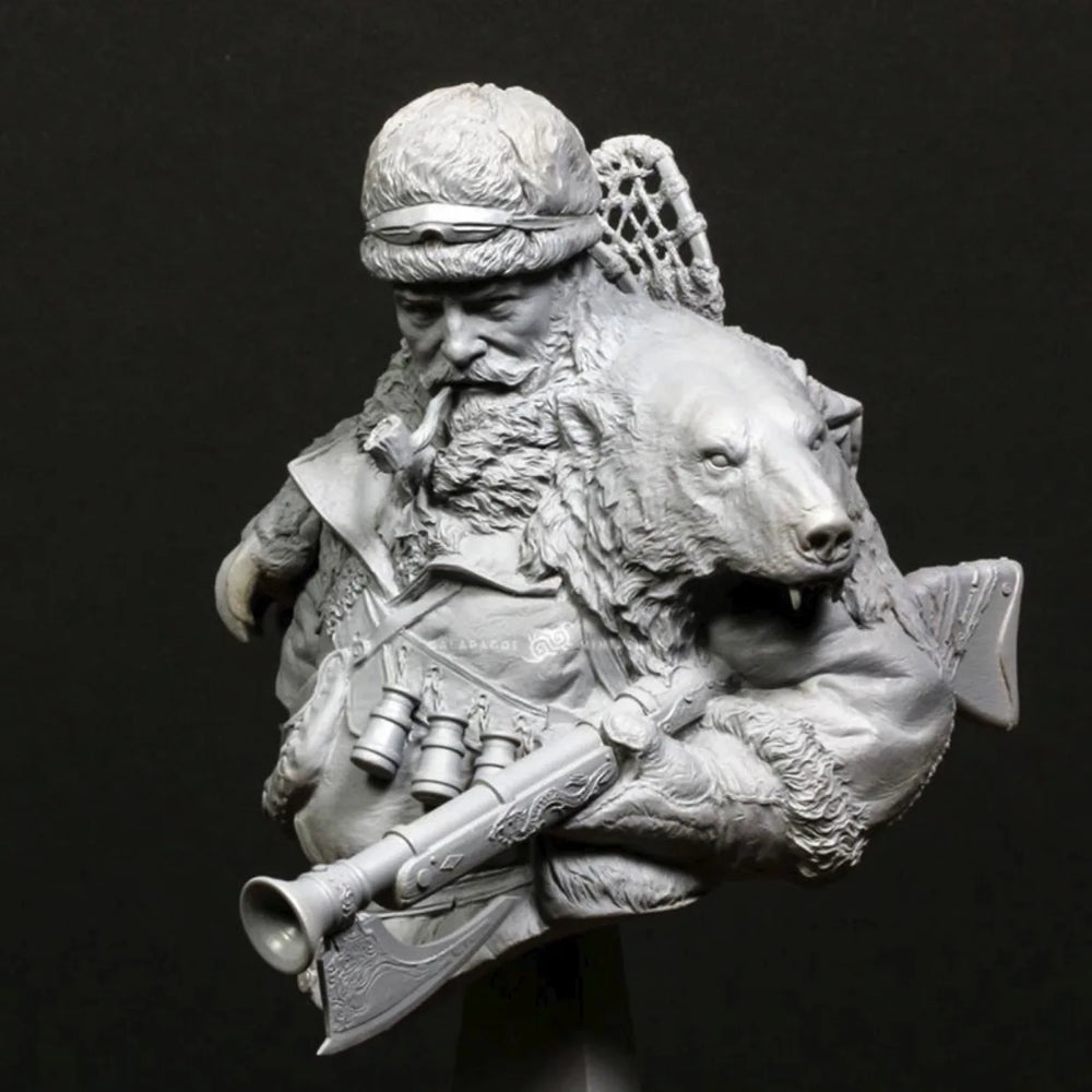 1/10 Ancient Winged Norse Warrior with Braided Beard and Horn, Resin Model Bust Kit, Unassembled and Unpainted